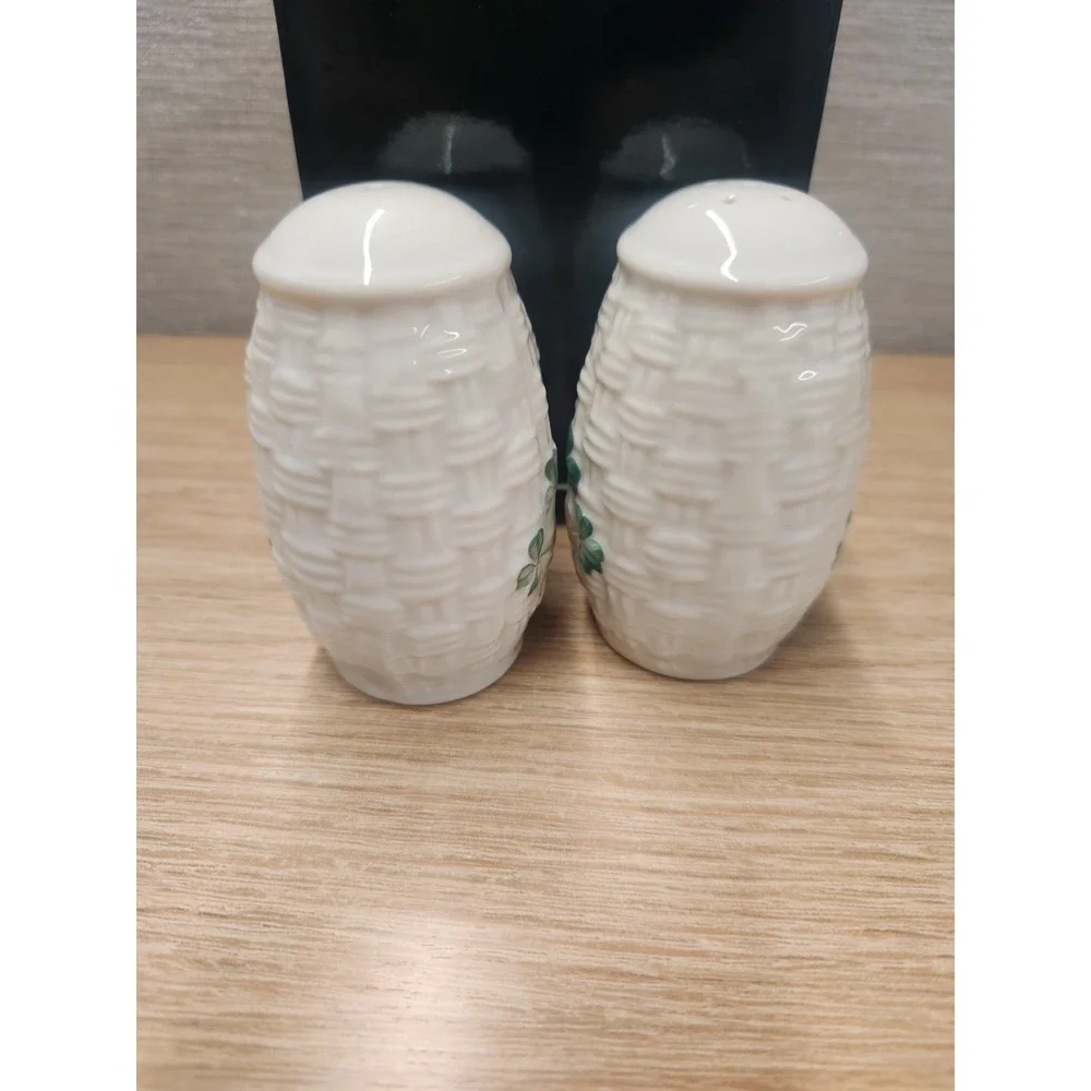 Belleek‎ Pottery Shamrock Salt & Pepper Shakers Set New With Original Box